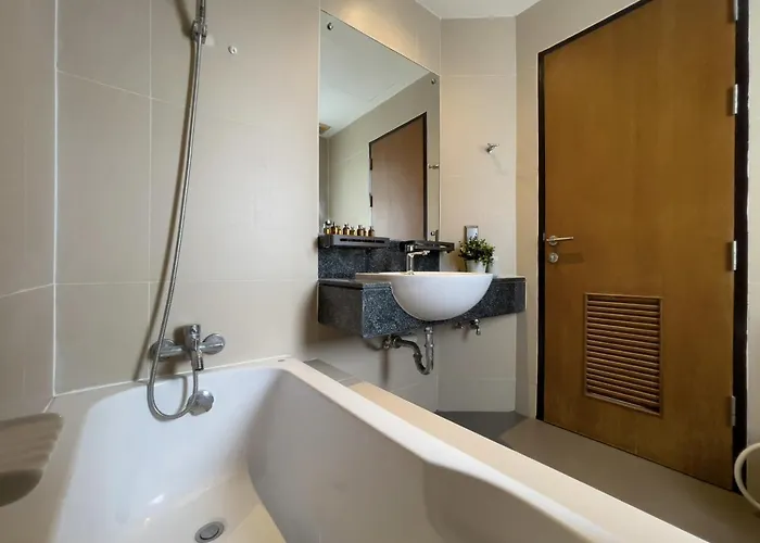 500m Bts L Large 84 Sqm L Pool And Gym L Sontana *
