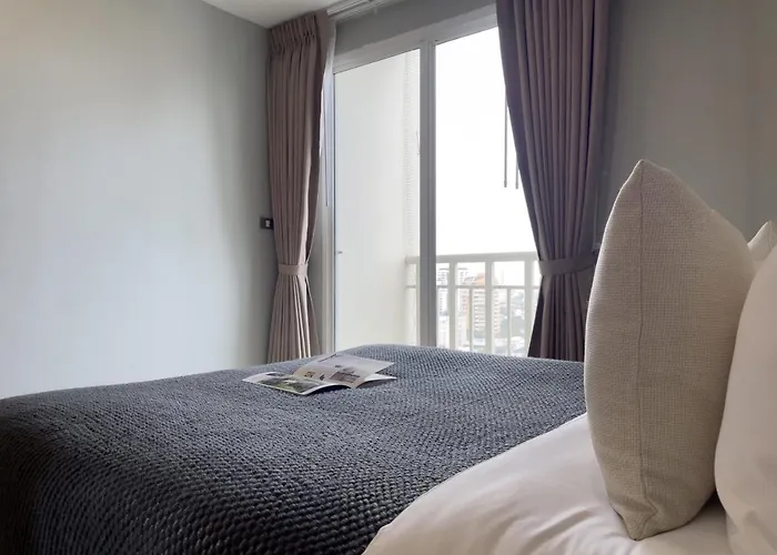 500m Bts L Large 84 Sqm L Pool And Gym L Sontana バンコク都